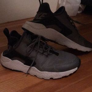 Women’s huarache sneakers